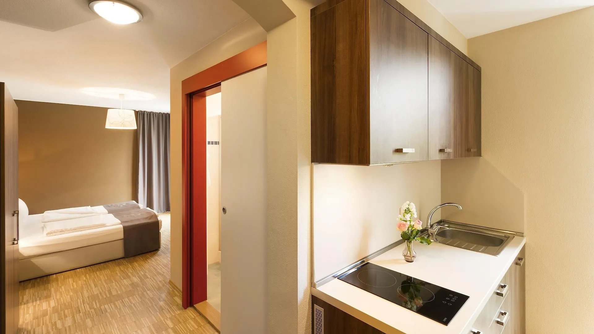 Empress Boutique Hotel Munich 3*,