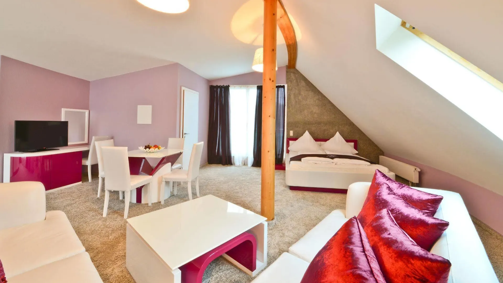 Empress Boutique Hotel 3*, Munich